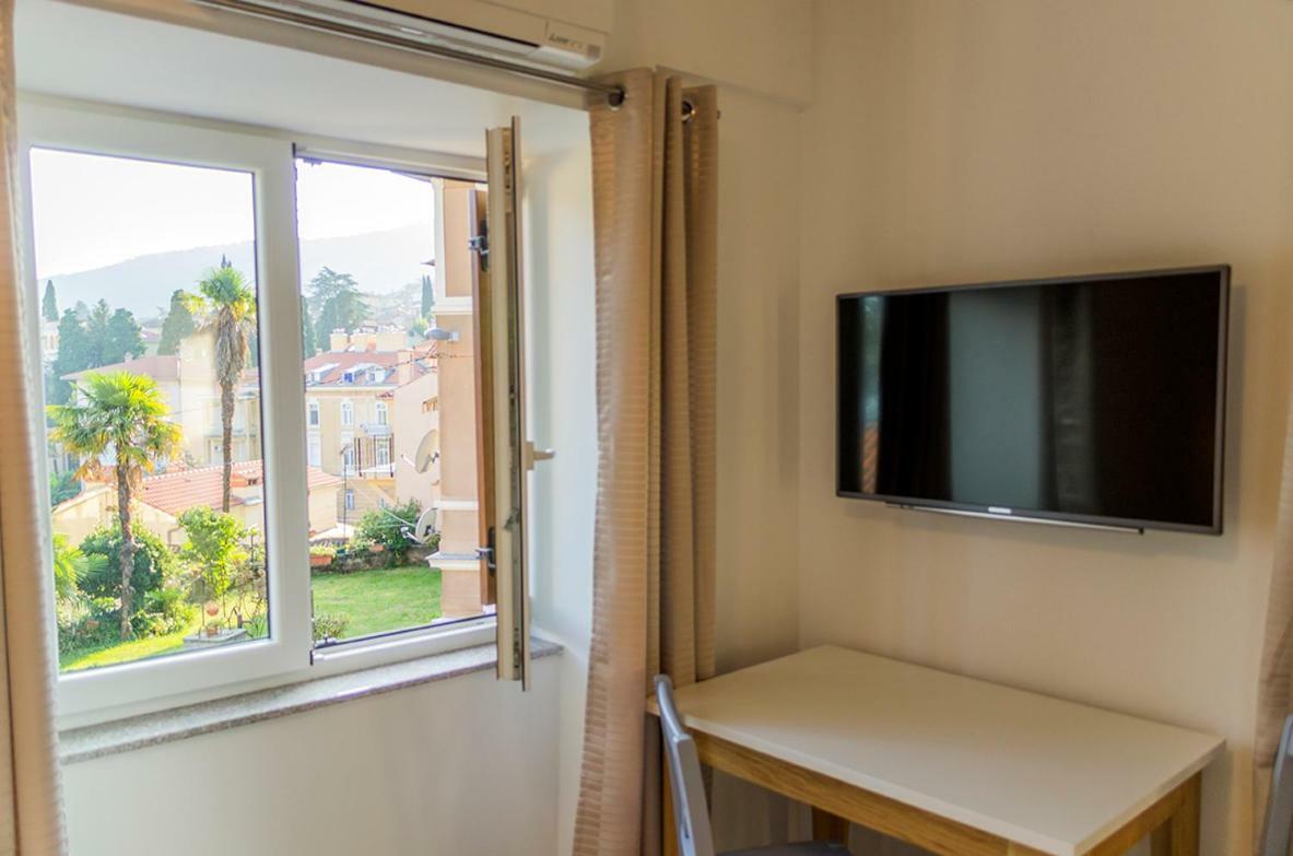 Guesthouse Klaudia Опатия Екстериор снимка