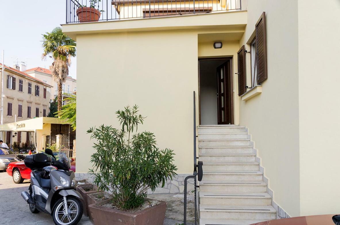Guesthouse Klaudia Опатия Екстериор снимка